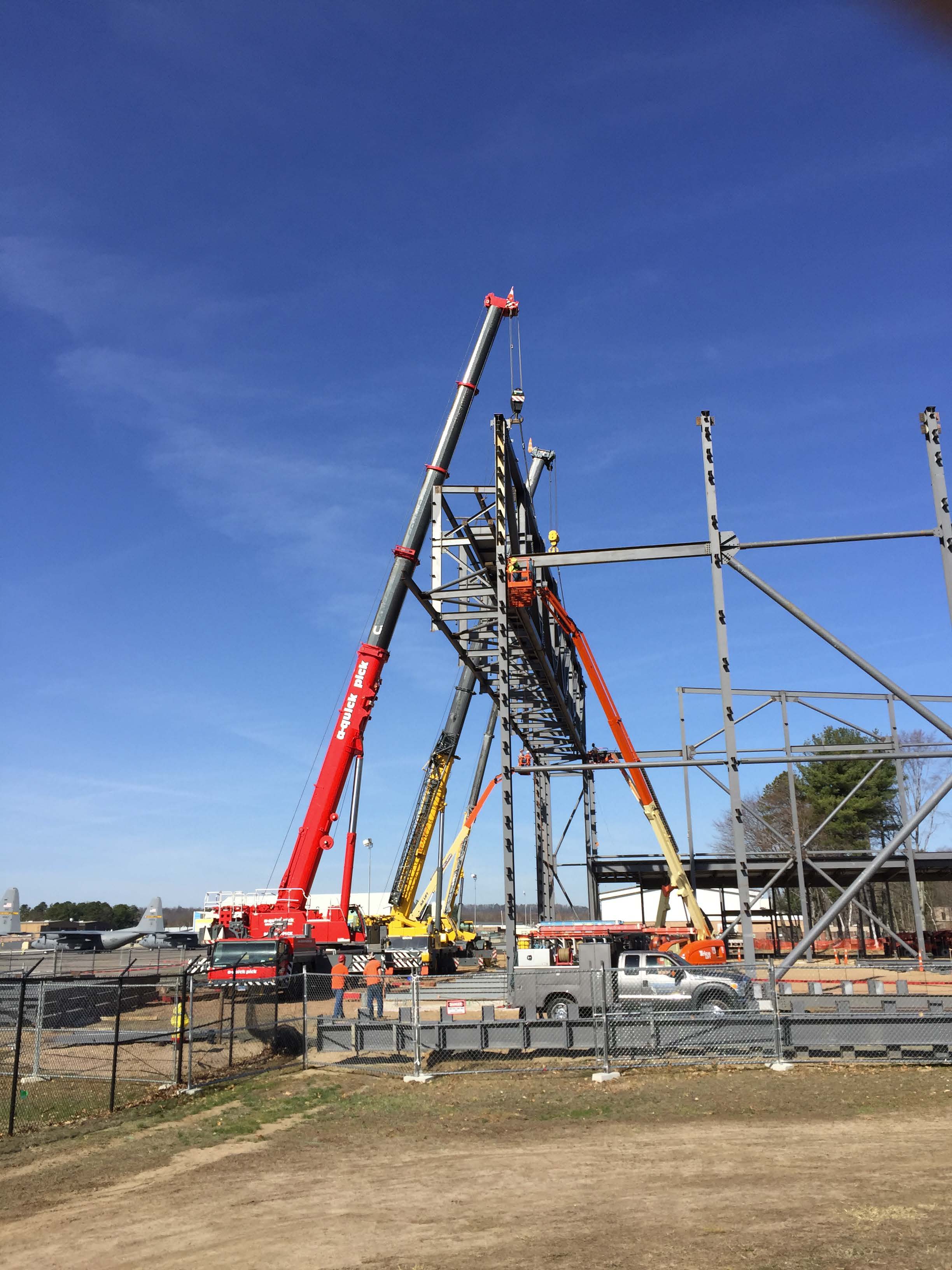 Maiden Voyage: 400 Ton Liebherr Sets Super Truss in 2 Crane Pick — image 1