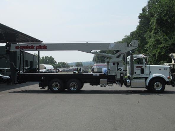 New 30 Ton National with Huge Deck Space!