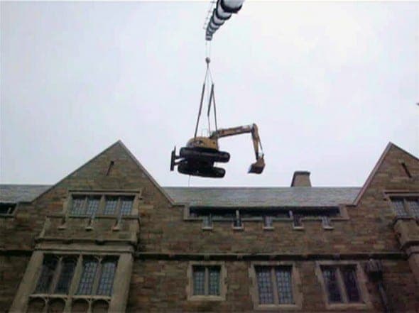 275 Ton Crane Hoisting Excavator
